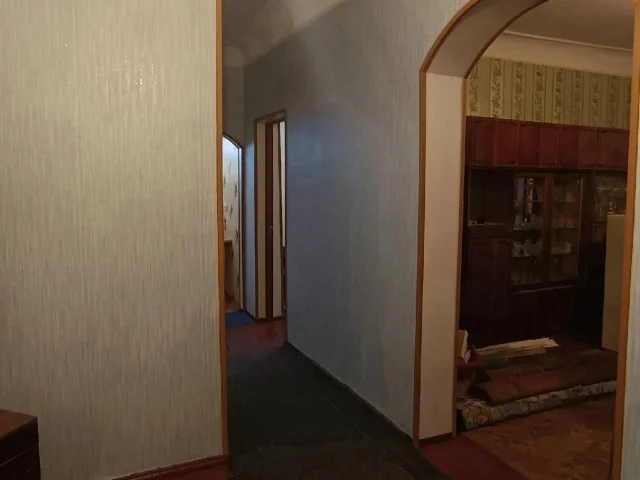 Фото: Горловка! Продам крупногабаритную 3-х ком. квартиру по ул. Черняховского, 84 (Бессарабка). 1/2. Общ. пл. 66.9 кв. м. Сан