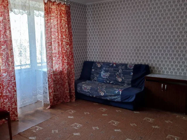 Фото: Сдаётся в аренду на длительный срок 1к квартира-студия в районе АКЗ/РТС. Рядом рынок, детский сад, супермаркет, гастроно