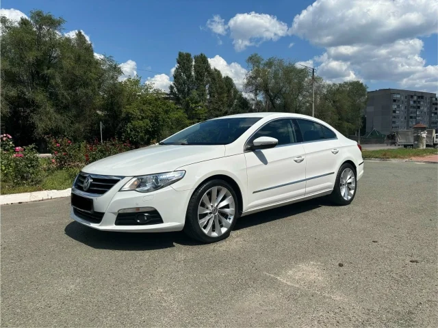 Фото: Продам Volkswagen Passat CC 2012 год. 1 владелец по ПТС .В безупречном состоянии. Цвет белый перламутровый. 2 литр турбо