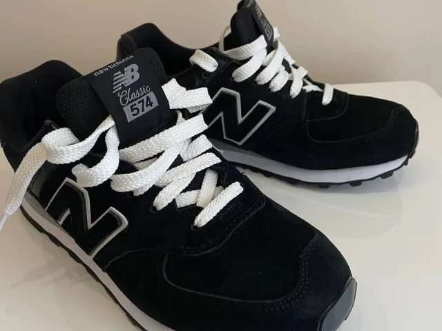 Фото: Продам мужские кроссовки New Balance модель 574 , замшевые . Состояние новых, обуты несколько раз. К сожалению не подоше
