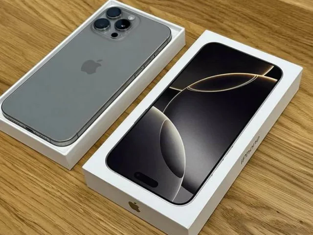 Фото: 🩶Iphone 16 Pro Max 256 Natural Titanium в идеальном состоянии, физическая Sim+Esim, АКБ-96% (260 цыклов) на гарантии до