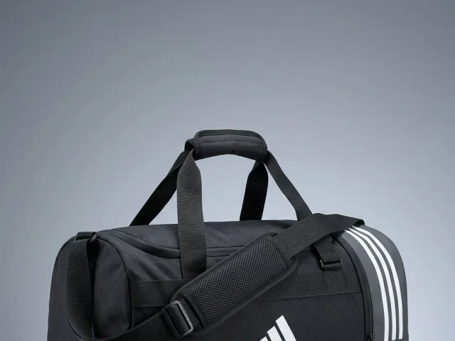 Фото: Сумка adidas (оригинал) Новая.Мангуш. Цена 2500 руб