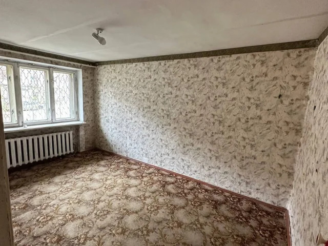 Фото: Мелитополь. Продам 2к квартиру. 1эт 5этажного дома. 41,8 кв.м. Ул. Вакуленчука, 78. Квартира без современного ремонта, с