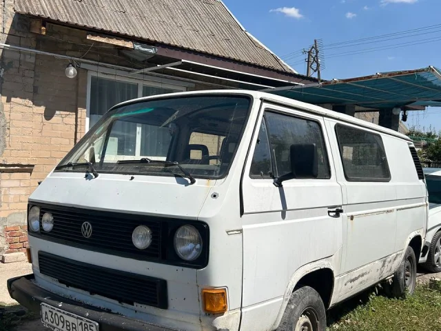 Фото: Продам. Я владелец, документы в порядке. Грузовой фургон 4+1. Категория В. Полностью обслужен, новые тормоза, амортизато