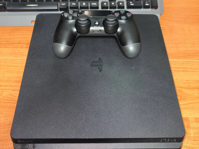 Фото: Продаю PlayStation 4 Slim 1Tb