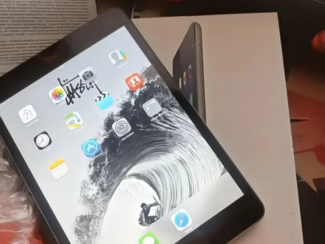 Фото: Продам Ipad mini 1,в хорошем состоянии,абсолютно все работает.Полный заводской комплект!Версия с Сим картой.Поддерживает