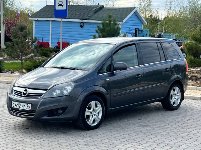 Фото: 🚗 Opel Zafira B