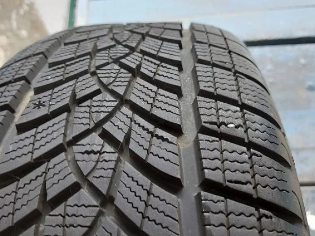 Фото: Продам зимнюю резину( полный комплект 4 шт) GOODYEAR Ultra Grip Performance 2020 г.в. Размер:235/55/R19.Протектор:9мм. П