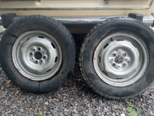 Фото: Зимние шины Красный Яр 175/70 R13 (шип) стоят камеры цена 1500 шт в наличии пара