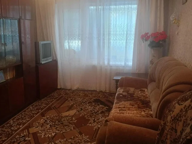 Фото: Продам 4-ком. кв-ру, ул. Богуна 39, 2/5, не угловая, 66 кв.м. – общая, кооперативный дом. Окна и балкон пластик, заменен