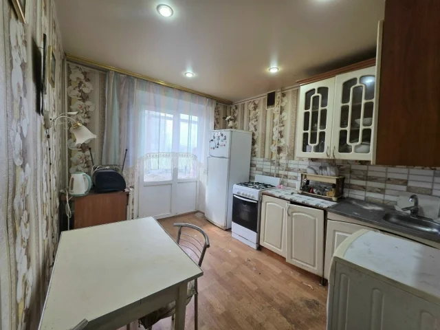 Фото: Продам 1-ком.квартиру ул. Шепелева д.6, 6/9 лифт работает постоянно, окна пластик, вод бак, кондиционер, мебель, балкон 