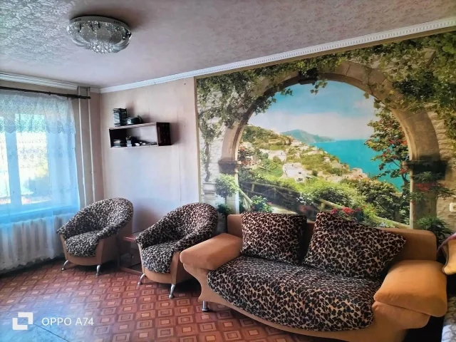 Фото: 🔥Новый объект! 🔥Продам 1 ком. кв-ру ул. Изотова 8,2/5. Район Центрального рынка. Двойная входная дверь, пластиковые окна