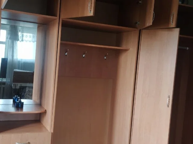 Фото: Продам прихожую, состоит из 3-х шкафов.самовывоз