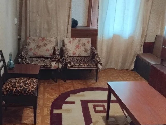 Фото: Продается трехкомнатная квартира в самом центре Мелитополя по пр. Б.Хмельницкого, напротив парка Горького. Дом кирпичный