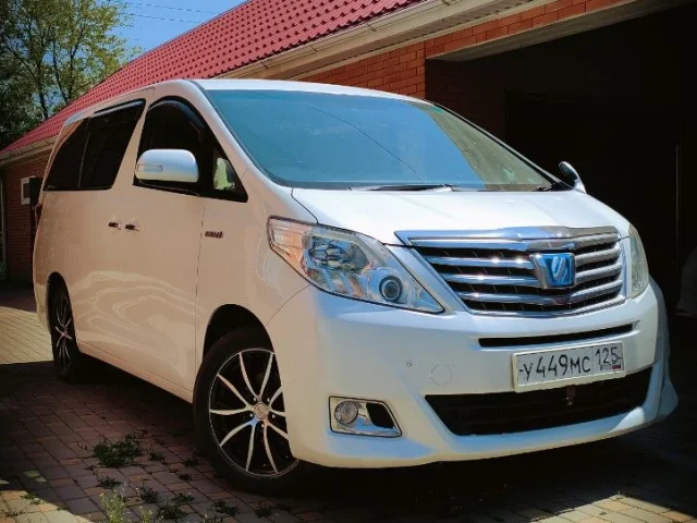 Фото: Toyota Alphard Hybrid