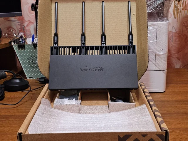 Фото: #продам MikroTik RB4011iGS+5HacQ2HnD-IN Беспроводной маршрутизатор (роутер)1.4ГГц, 4ядра, 1GВRАM, 512MB NAND, 10x 10/100