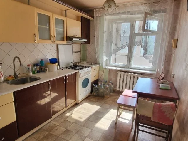Фото: Донецк, Ворошиловский р-н. Сдам 4-комн. квартиру на пр-кт Дзержинского (гастроном «Москва»), 35 000 руб
