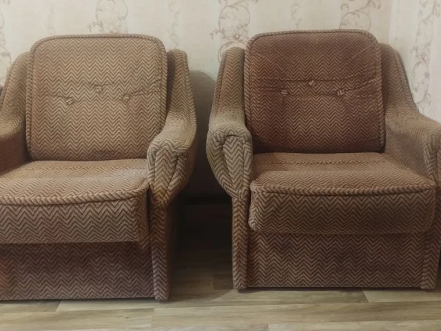 Фото: Продам диван и два кресла. Состояние на фото