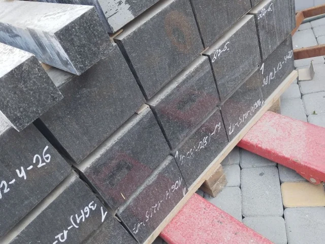 Фото: Продаются комплекты камня гранит Габбро-диабаз Карелия: стела 100х50х8, тумба 60х20х15, цветник 100х60х5х8. Всего в нали