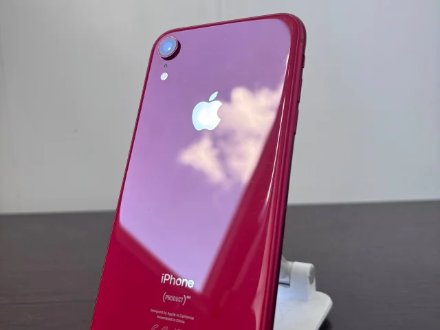 Фото: продам iPhone XR 64 gb , 76% акб ,в хорошем состоянии . face id , true ton работает. корпус без глубоких царапин , есть