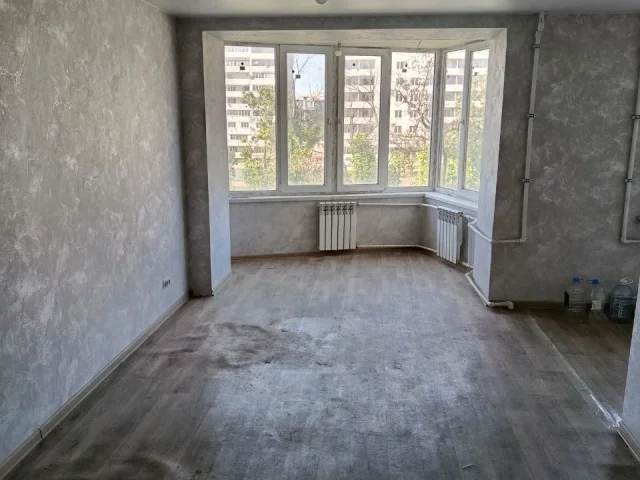 Фото: срочно продам 3 ком квартиру в центре города на 4 этаже 9 дома , сделан косметический ремонт новая сантехника дверь отоп