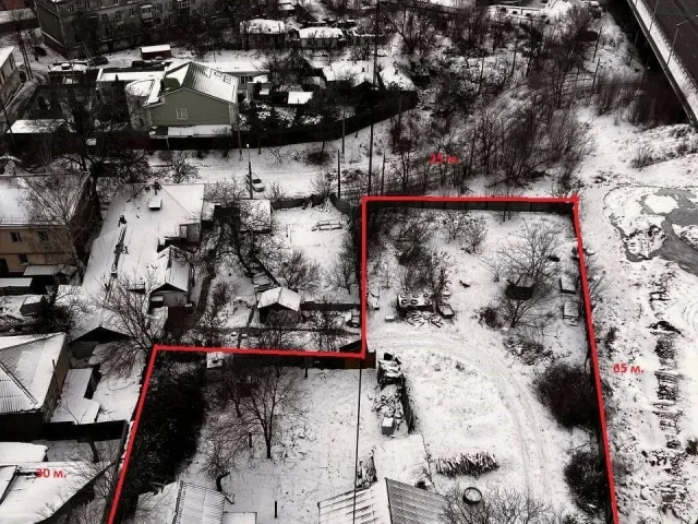 Фото: ‼️Продам два рядом стоящих участка, в центре Луганска, общей площадью 19,7 сот. ИЖС (приват). Есть ветхие домостроения.