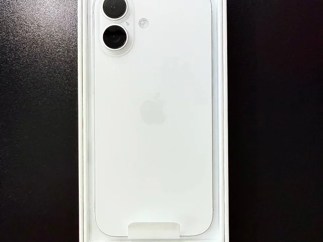 Фото: iPhone 17 256 White, eSIM. Состояние нового, полный комплект. АКБ 100%. Луганск. Возможна быстрая доставка по региону. 5