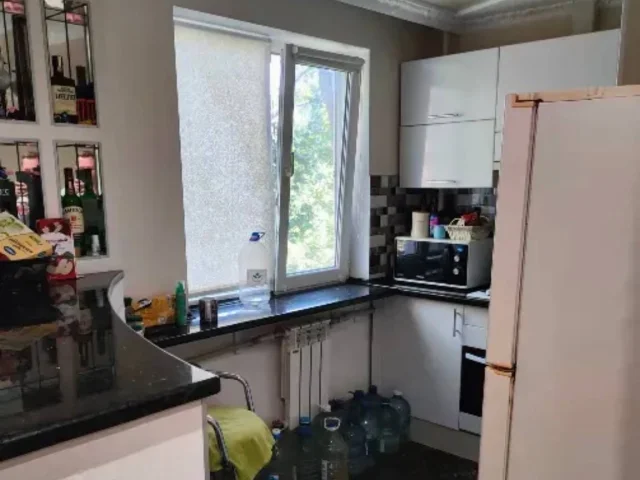 Фото: Сдается 2к квартира. Калининский рынок, 4 этаж