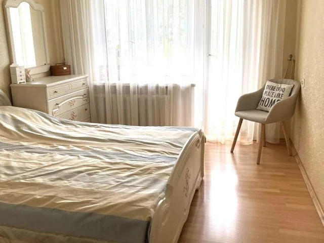 Фото: Сдается в аренду трёхкомнатная квартира в Пролетарском районе, ориентир — Щетинина