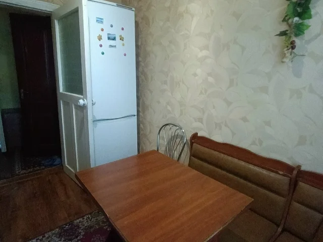 Фото: Горловка. Продам 3-х ком. кв-ру, Новогорловка, ул. Щукина 4, 1/4 (район 21 завода). Крупногабаритная сталинка, общая пло