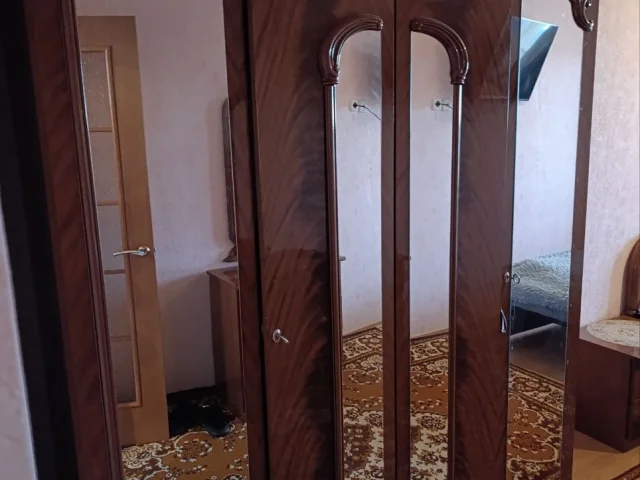 Фото: Продам спальный гарнитур Комод