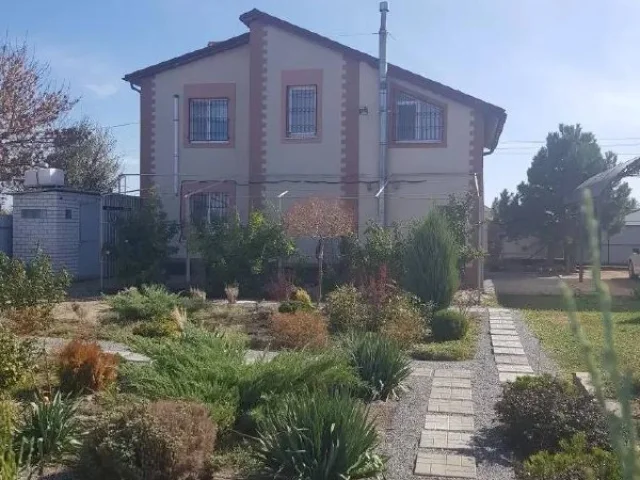 Фото: 🏡 Продаётся двухэтажный дом с хорошим ремонтом и дизайнерским участком. Все коммуникации, камин, парковка