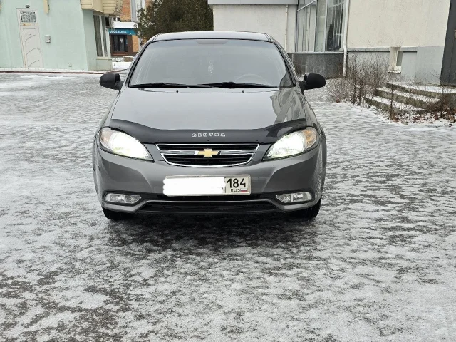 Фото: Продам CHEVROLET GENTRA 2014 года  1,5 цепной, машина в хорошем состоянии гнили и рыжиков нет,кондиционер заправлен и хо