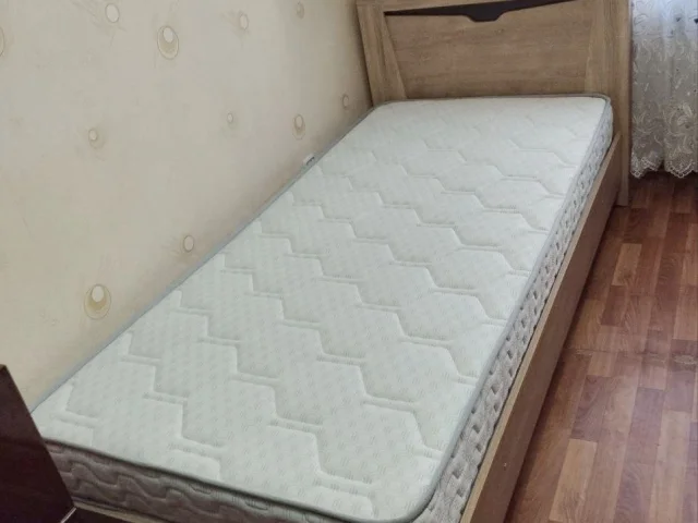 Фото: ❗ Продам кровать б/у, размер 90 х 2000 + матрас + наматрасник. В использовании была 1 год, практически новая