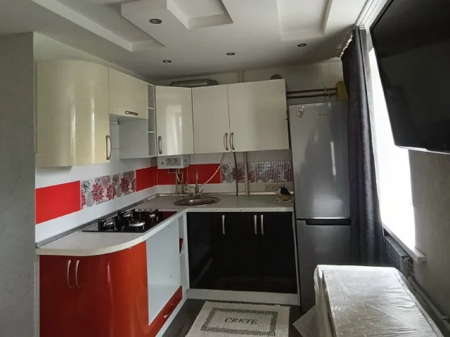 Фото: Продам 1 ком. кв-ру, ул. Гагарина 54, 3/5. Общая площадь -32 м.кв, дом кирпичный большой коридор. В квартире выполнен ка