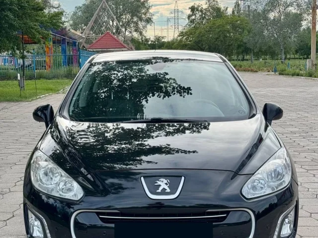 Фото: Продам Peugeot 308 2011 в максимальной комплектации sportium с реальным пробегом всего 98.000км!! Машина идеал, 1.6, авт