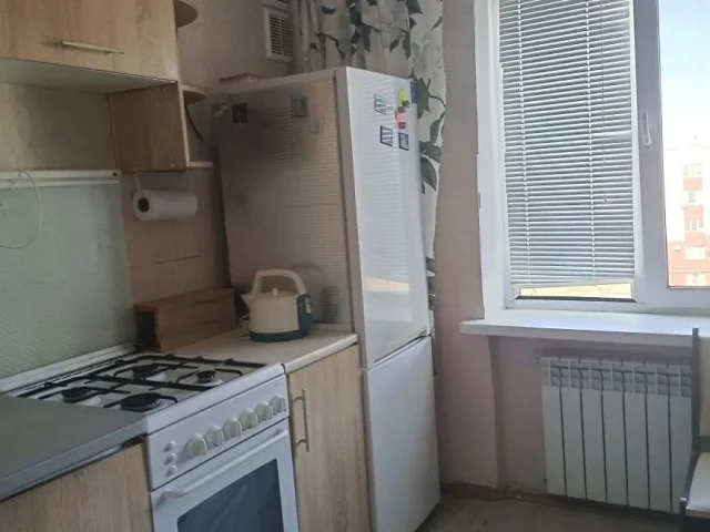 Фото: продам 1 ком квартиру в иличевском районе города 5/5 угловая, хорошее состояние вся мебель и бытовая техника остаются ,