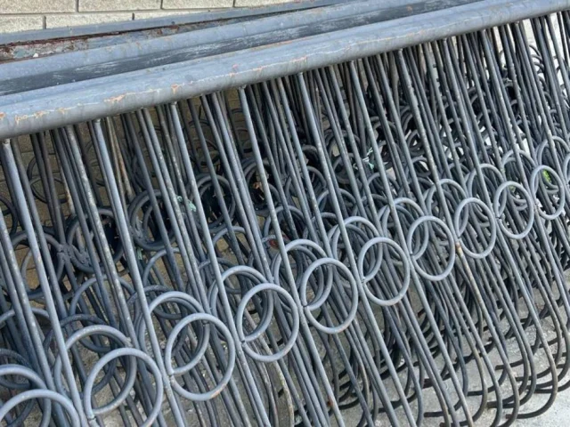 Фото: Продам металлические трубы б/у(состояние новой, окрашены )