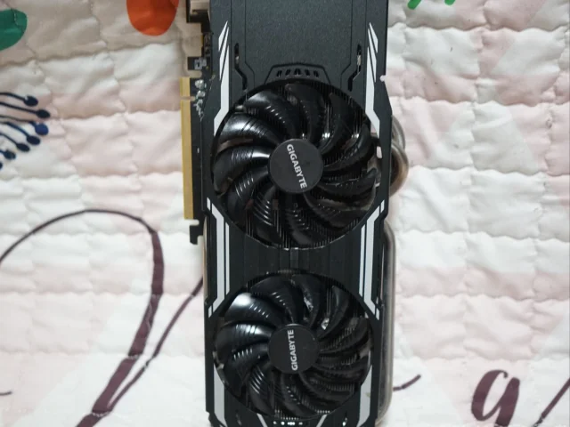 Фото: Видеокарта AMD Radeon R9 380 4GB
