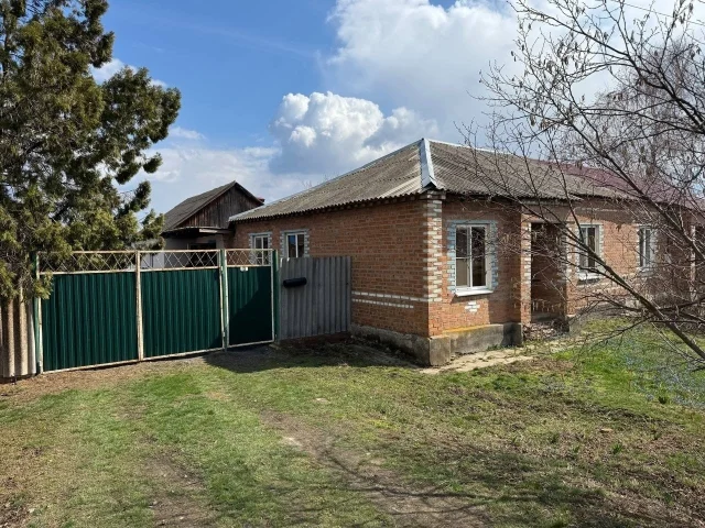 Фото: Продаётся дом в Ростовской области Куйбышевский район, хутор Крюково. Дом общей площадью 106 кв метров, на участке 40 со