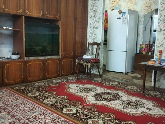 Фото: Горловка!!! Продаётся 3-х ком.кв, 88 кв, ул. Великан 23, 3/9,общ.пл.72 кв.м. Квартира теплая,не угловая, в хорошем жилом