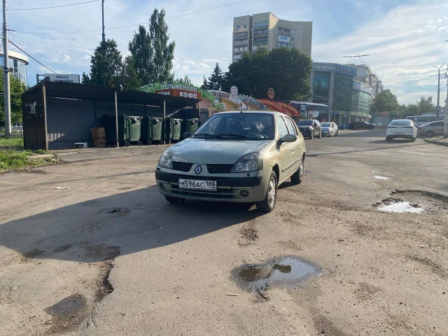 Фото: Продам надежный и экономичный авто Renault Clio 2004 год мотор 1.6 коробка механика, пробег 240 тыс км ,установлен газ (
