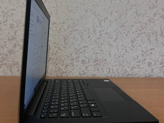 Фото: Dell Latitude 7390 / 8 ГБ / 256 SSD
