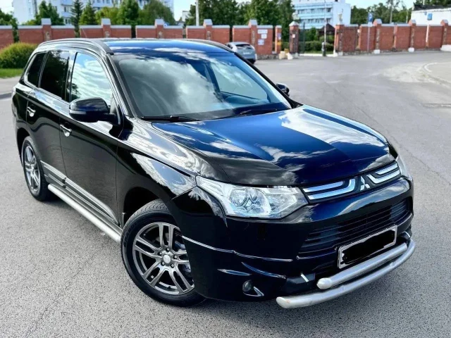 Фото: Mitsubishi Outlander 2013 года