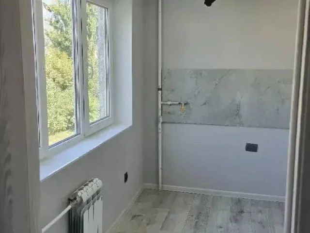 Фото: Продается 1-комнатная квартира 945 кв-л, в районе Мирного рынка, этаж 4/5, не угловая, французский балкон, с/у - кафель,