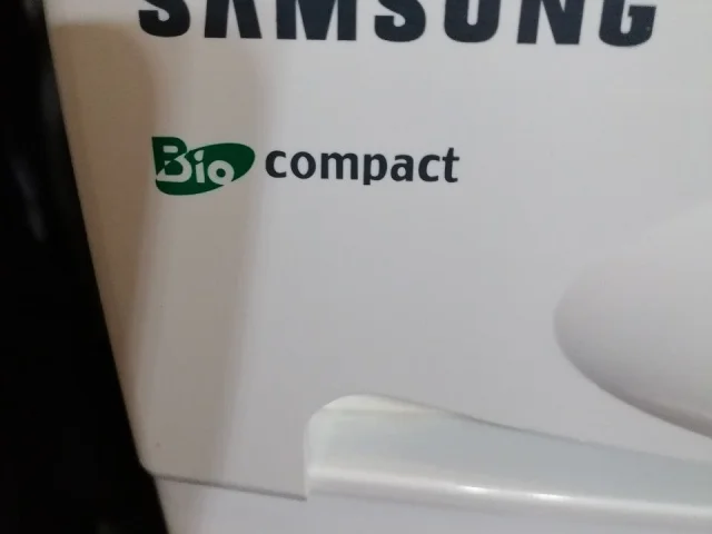 Фото: Стиральные машина Samsung б /у 3,5 кг состояние отличное недавно поменян тен, без ржавчины. Торг