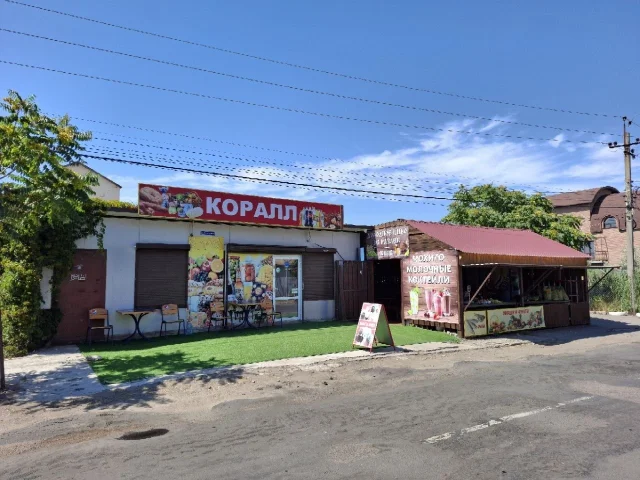 Фото: Продам Магазин на Белосарайской косе, вдоль дороги, 70 метров от моря. Магазин расположен на 2х сотках приватизированной