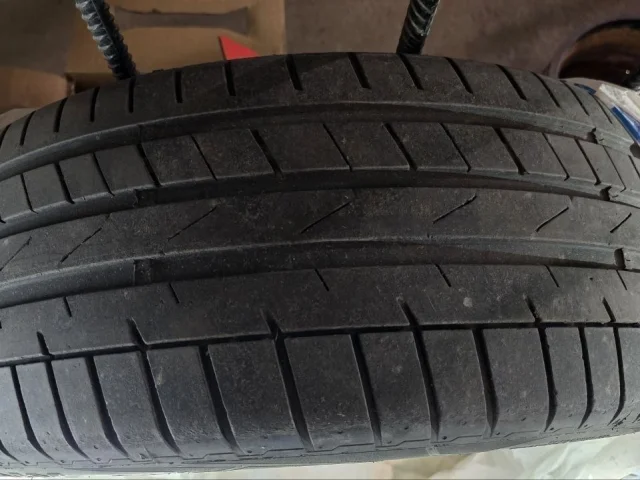 Фото: Продам резину STARMAXX 215/55 R17 протектора хватит еще на пол сезона,цена за комплект 5к торг писать в тг либо звонить