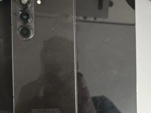 Фото: Продам Samsung Galaxy Fold 6 (Carbon)