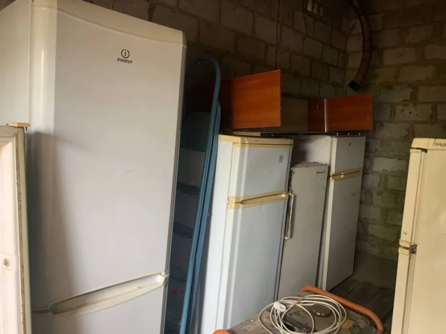 Фото: Продам не рабочие холодильники по 1000р любой, кондиционер б/у требует ремонта 10000р( приморский район самовывоз)
